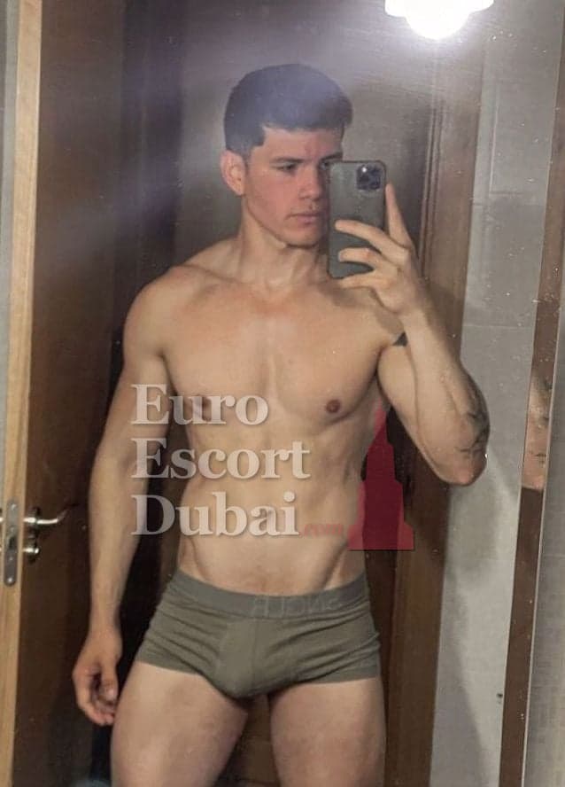 Emilio, 35, escort in Dubai — black hair, 178 cm (photo 9 of 13)