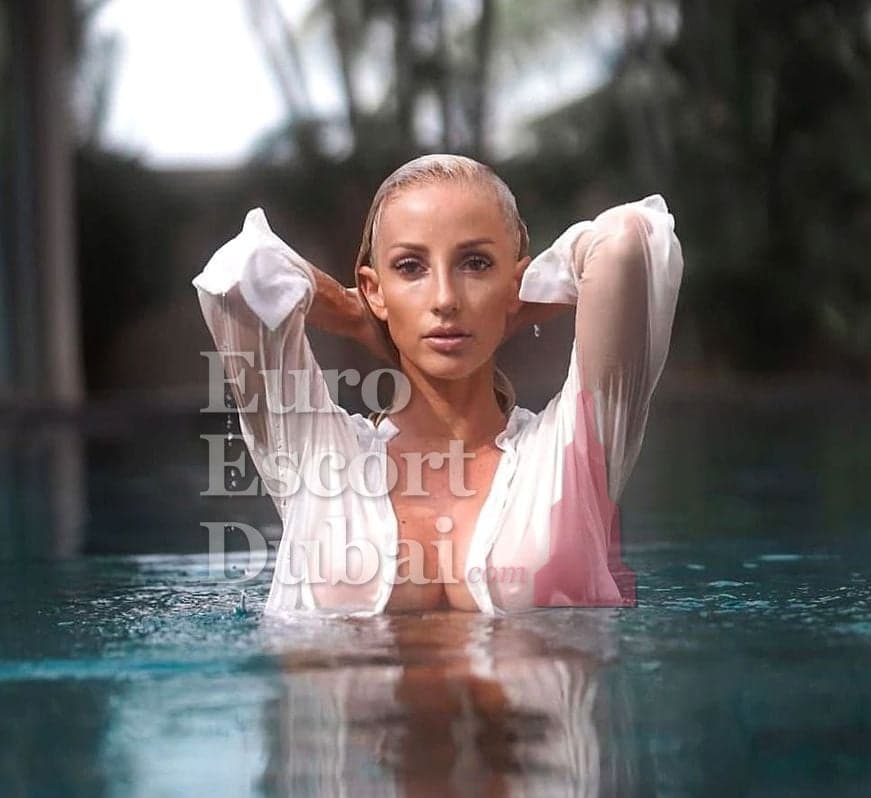 Dakota, 28, escort in Abu Dhabi — blonde hair, 170 cm (photo 7 of 10)
