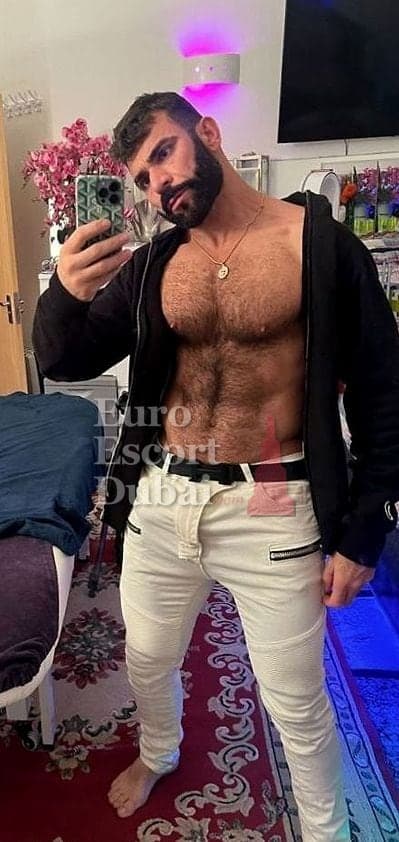Thiago, 36, escort in Sharjah — black hair, 180 cm (photo 1 of 13)