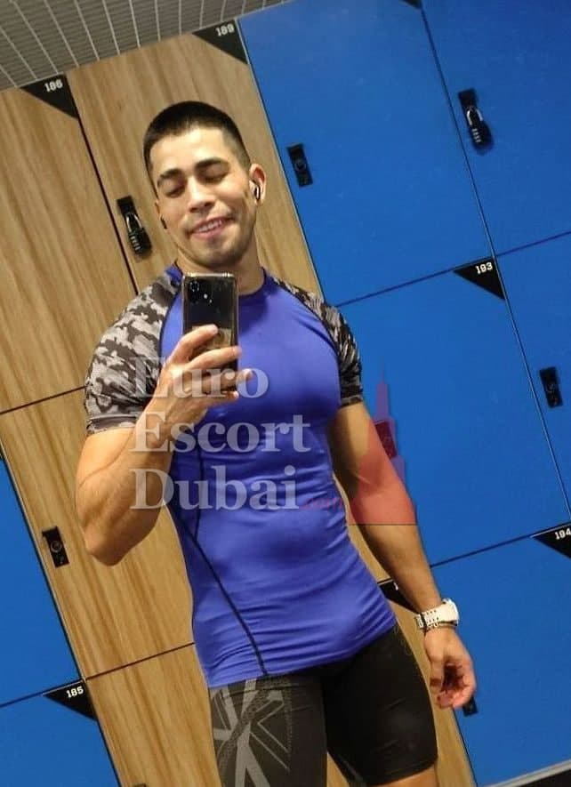 Kirill, 27, escort in Dubai — black hair, 178 cm (photo 9 of 13)