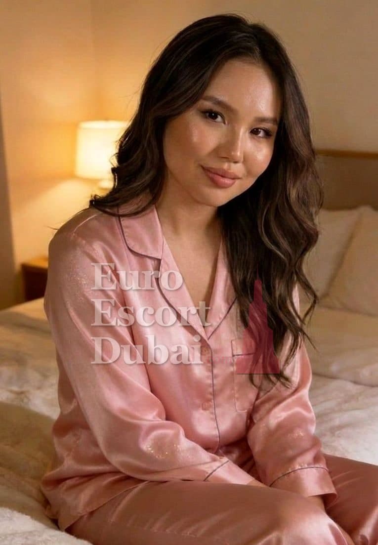 Gulnara, 22, escort in Dubai — brown hair, Kazakh (photo 4 of 13)