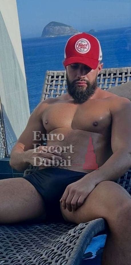 Leonardo, 33, escort in Dubai — 183 cm, black hair (photo 4 of 8)