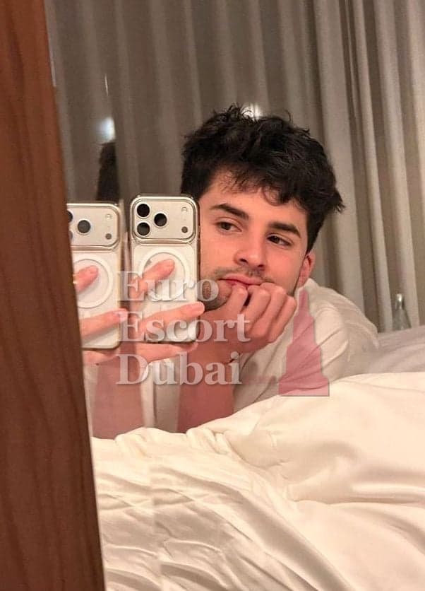 Andrew, 24, escort in Dubai — brown hair, 173 cm (photo 1 of 11)