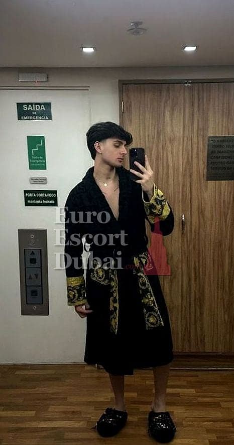 Carlos, 20, escort in Abu Dhabi — black hair, 180 cm (photo 9 of 13)