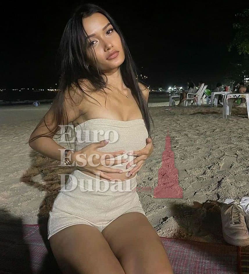 Corinne, 25, escort in Abu Dhabi — 170 cm, black hair (photo 6 of 10)