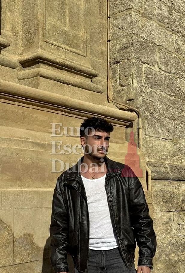 Waleed, 23, escort in Dubai — brown hair, 175 cm (photo 11 of 13)