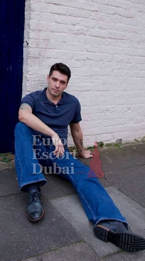 Lorenzo, 33, escort in Dubai — 180 cm, black hair (photo 12 of 12)