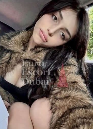 Iasmin, 18, escort in Dubai — 167 cm, brown hair (photo 3 of 9)