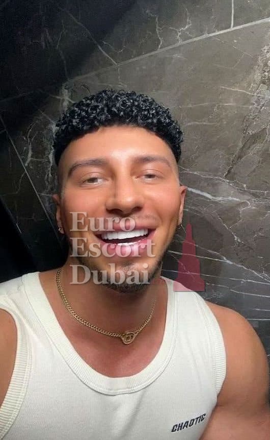 Mustafa, 28, escort in Dubai — 185 cm, black hair (photo 6 of 13)