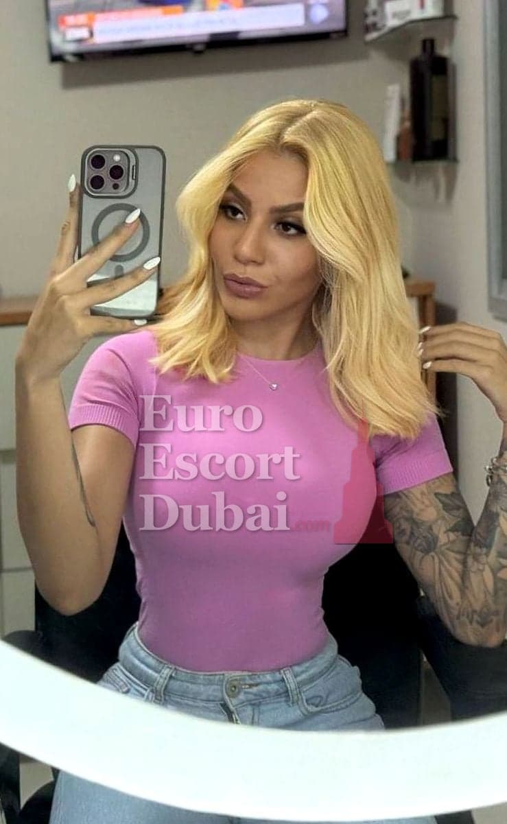 Zoe, 19, escort in Abu Dhabi — 165 cm, blonde hair (photo 3 of 10)