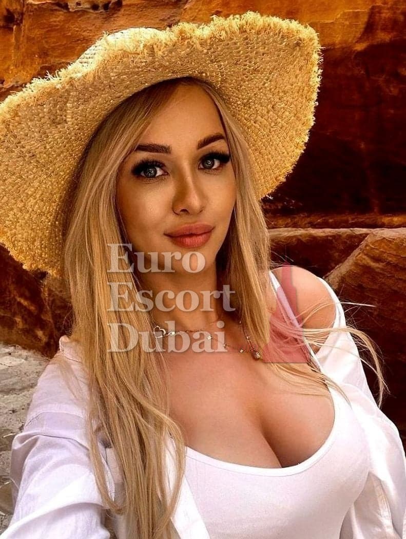 Zeynep, 23, escort in Sharjah — blonde hair, Turkish (photo 1 of 6)