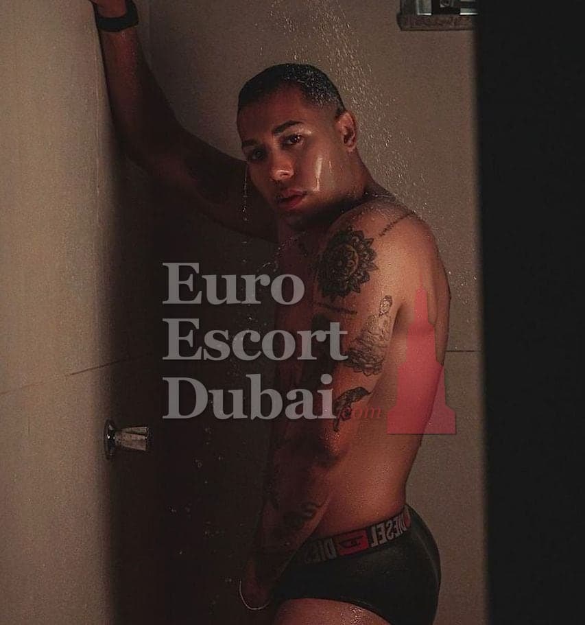 Marcus, 25, escort in Dubai — 180 cm, black hair (photo 10 of 13)