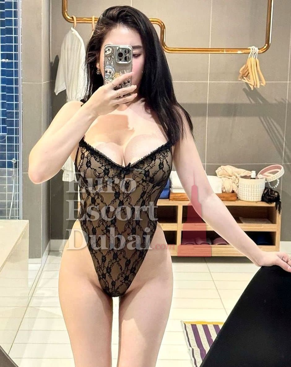 Lovely, 23, escort in Dubai — black hair, Indonesian (photo 1 of 9)
