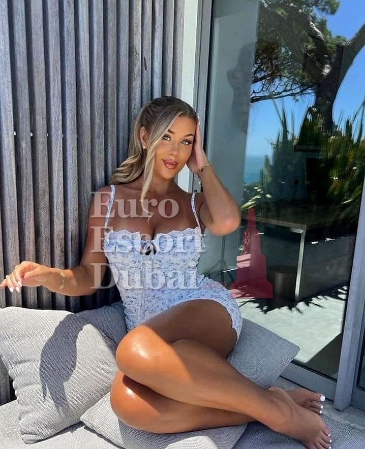 Roksana, 27, escort in Dubai — Polish, 173 cm (photo 2 of 5)
