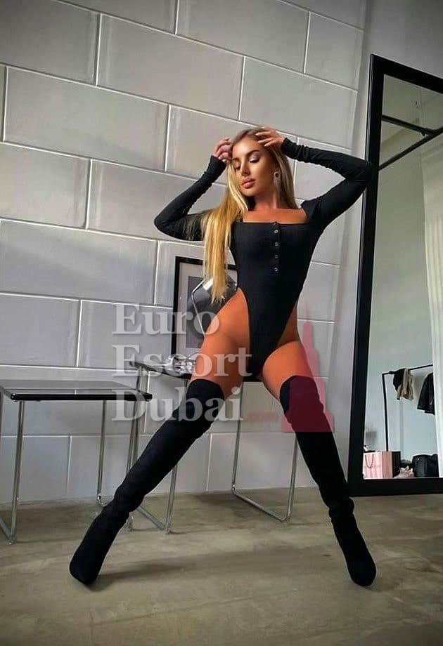 Alsu, 26, escort in Dubai — blonde hair, 168 cm (photo 3 of 5)