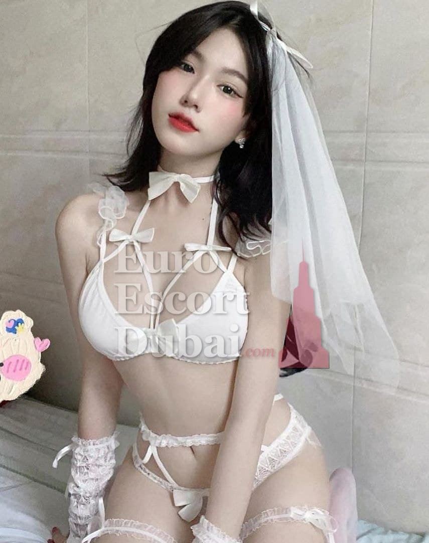 Hessa, 21, escort in Abu Dhabi — black hair, Emirati (photo 7 of 7)
