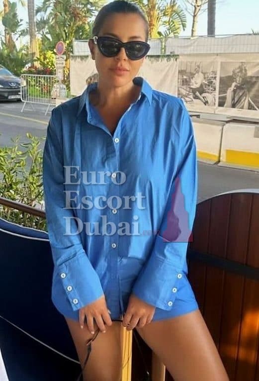 Roxana, 30, escort in Dubai — black hair, 166 cm (photo 1 of 10)
