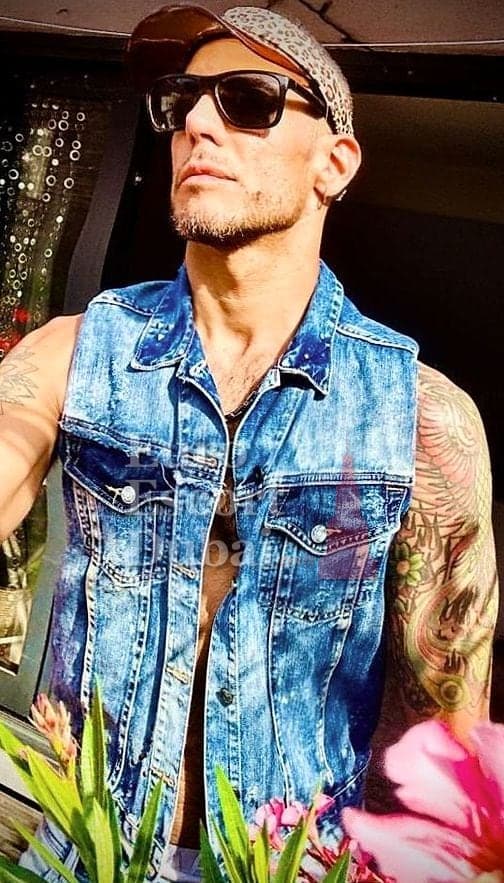 Gabriel, 38, escort in Dubai — 183 cm, brown hair (photo 12 of 13)