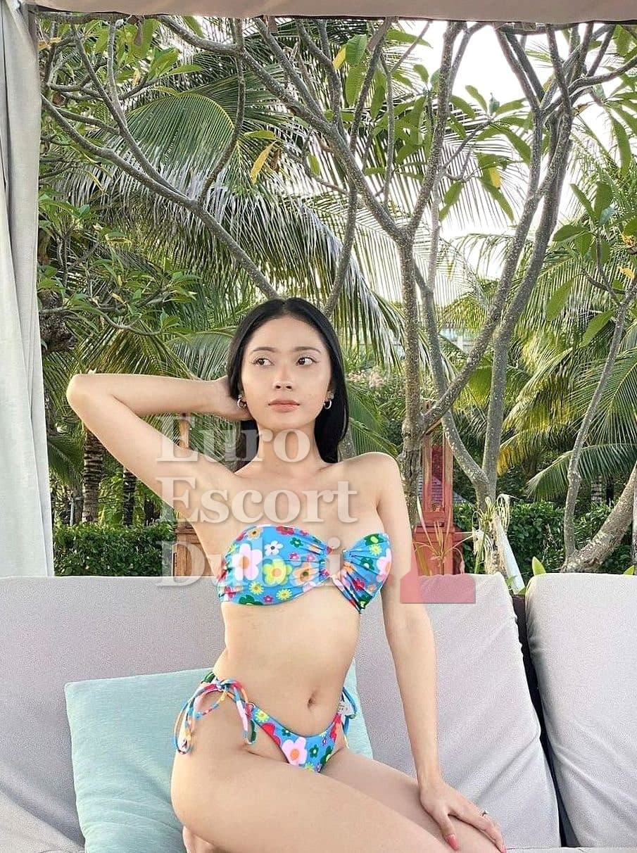 Nurul, 23, escort in Dubai — 164 cm, black hair (photo 6 of 6)