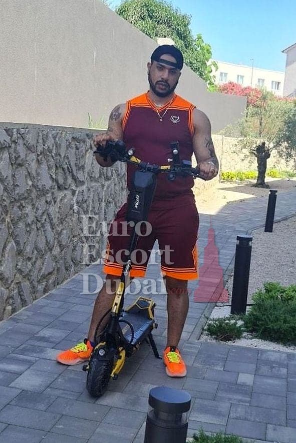 William, 29, escort in Dubai — black hair, 188 cm (photo 3 of 11)