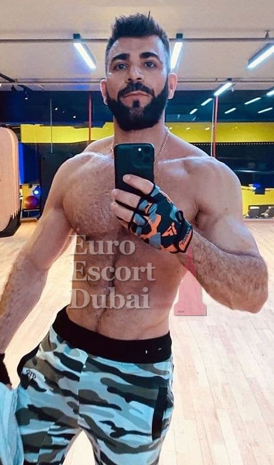 Thiago, 36, escort in Sharjah — 180 cm, black hair (photo 8 of 13)