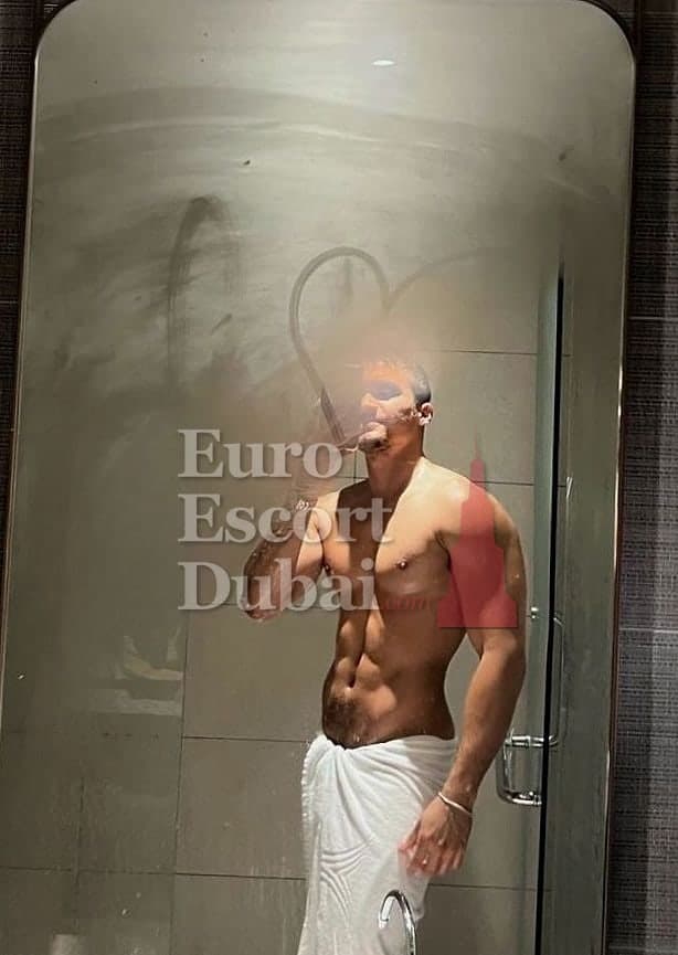 Vicente, 26, escort in Al Ain — black hair, 180 cm (photo 7 of 8)