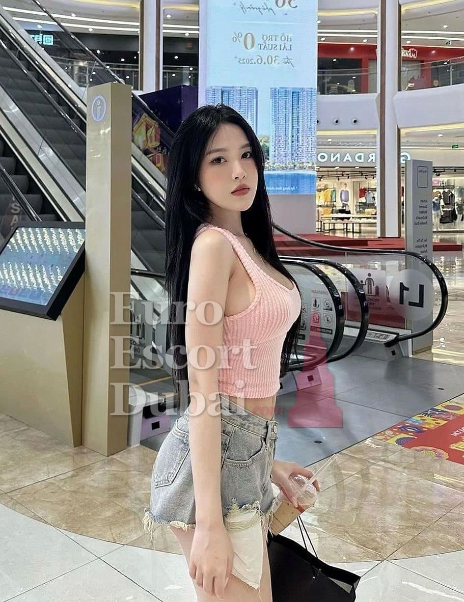 Van, 25, escort in Dubai — 169 cm, black hair (photo 6 of 10)
