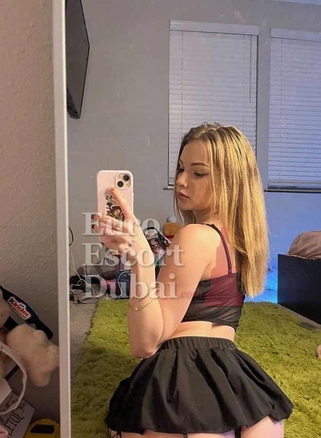 Margaux, 26, escort in Al Ain — blonde hair, 176 cm (photo 5 of 7)