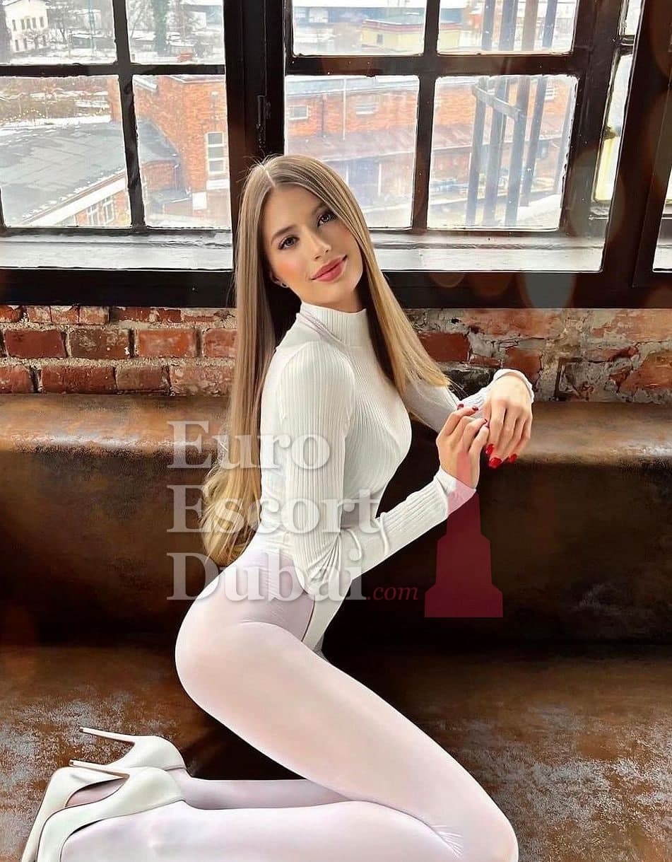 Ustina, 22, escort in Dubai — French, 180 cm (photo 5 of 7)