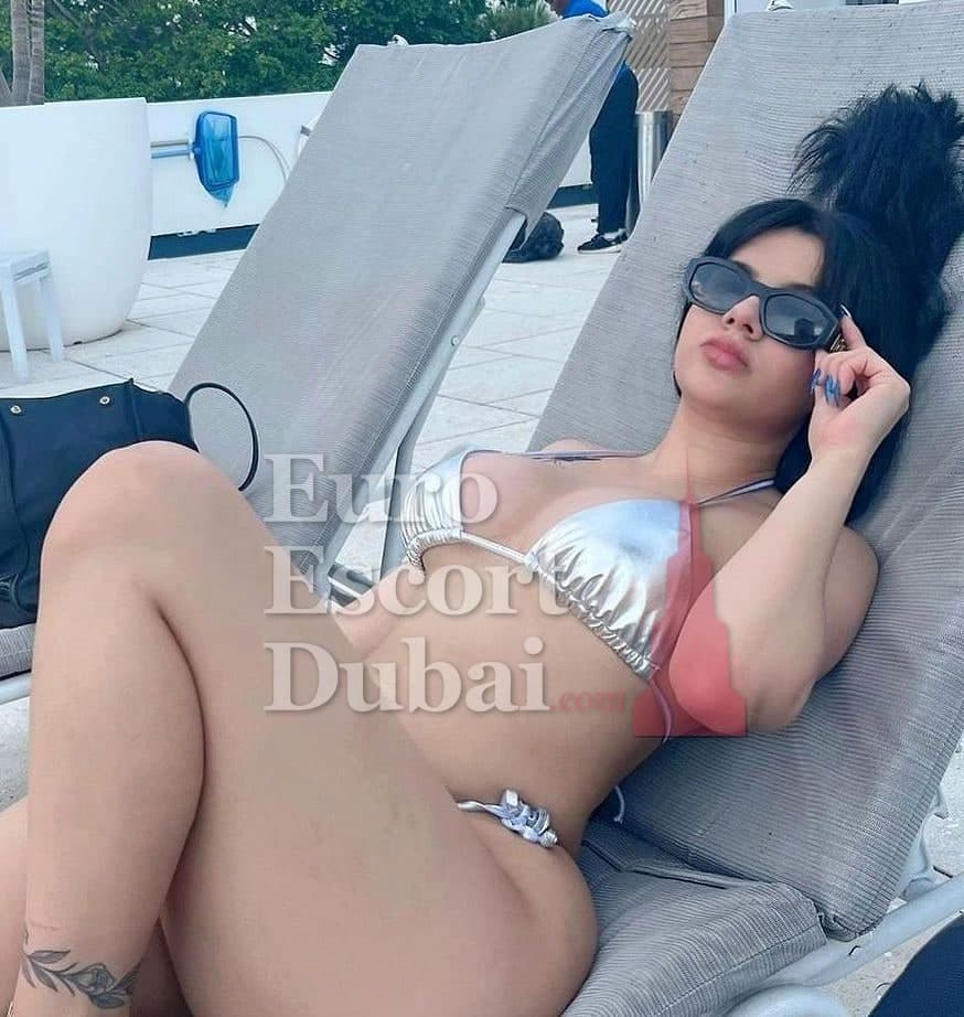 Ivona, 26, escort in Dubai — black hair, Czech (photo 4 of 4)