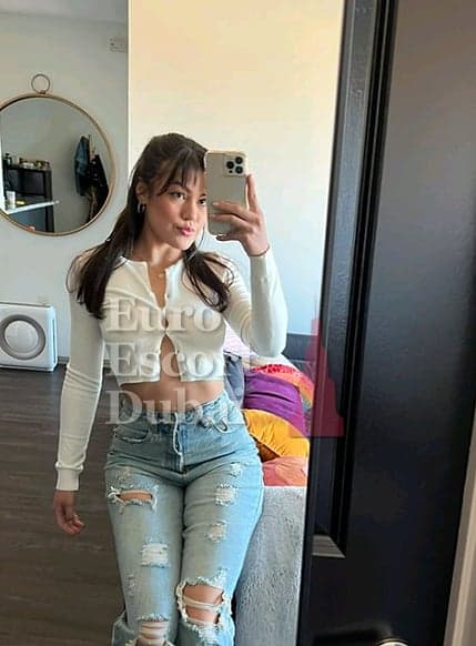 Jenny, 29, escort in Sharjah — 169 cm, black hair (photo 3 of 4)