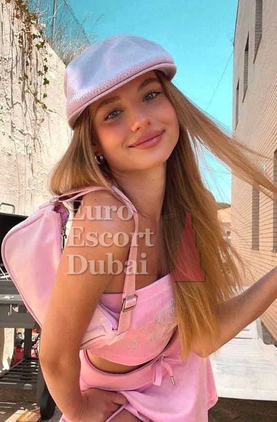 Gaia, 28, escort in Dubai — brown hair, 170 cm (photo 1 of 6)