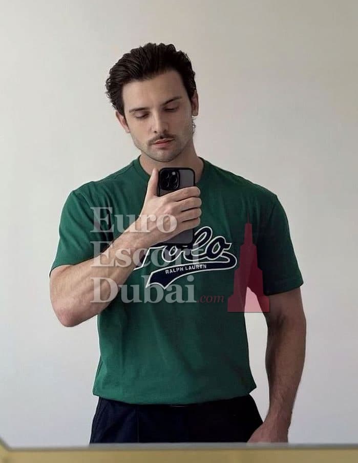 Ethan, 32, escort in Dubai — 183 cm, brown hair (photo 2 of 10)