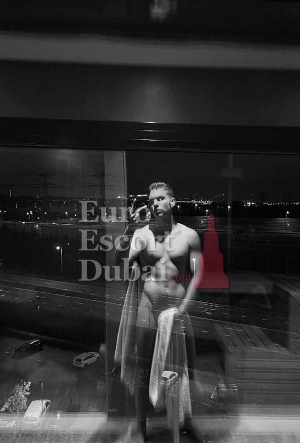 Hassan, 26, escort in Dubai — brown hair, 188 cm (photo 5 of 11)