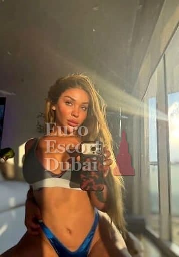 Lucie, 21, escort in Dubai — British, 158 cm (photo 11 of 13)