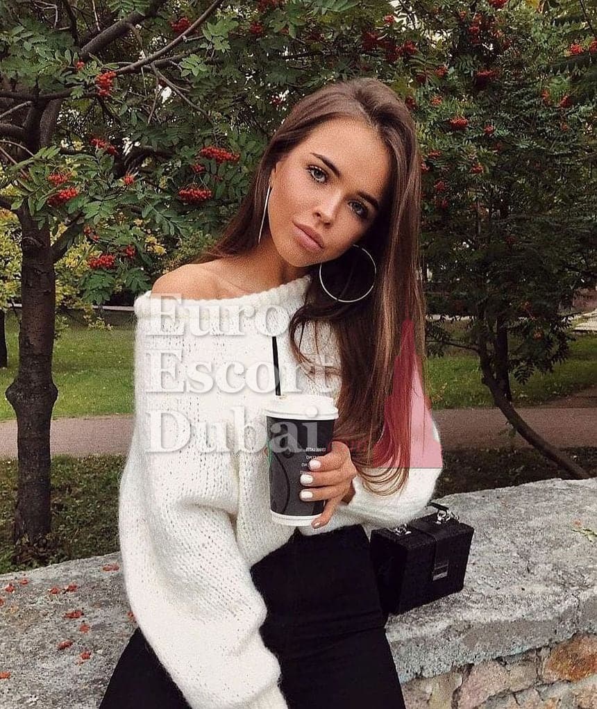 Maggie, 23, escort in Dubai — brown hair, French (photo 4 of 6)