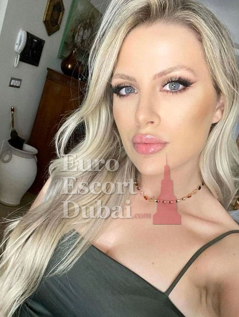 Monique, 21, escort in Dubai — 170 cm, blonde hair (photo 3 of 6)