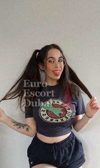 Dominique, 28, escort in Dubai — brown hair, Canadian (photo 1 of 9)
