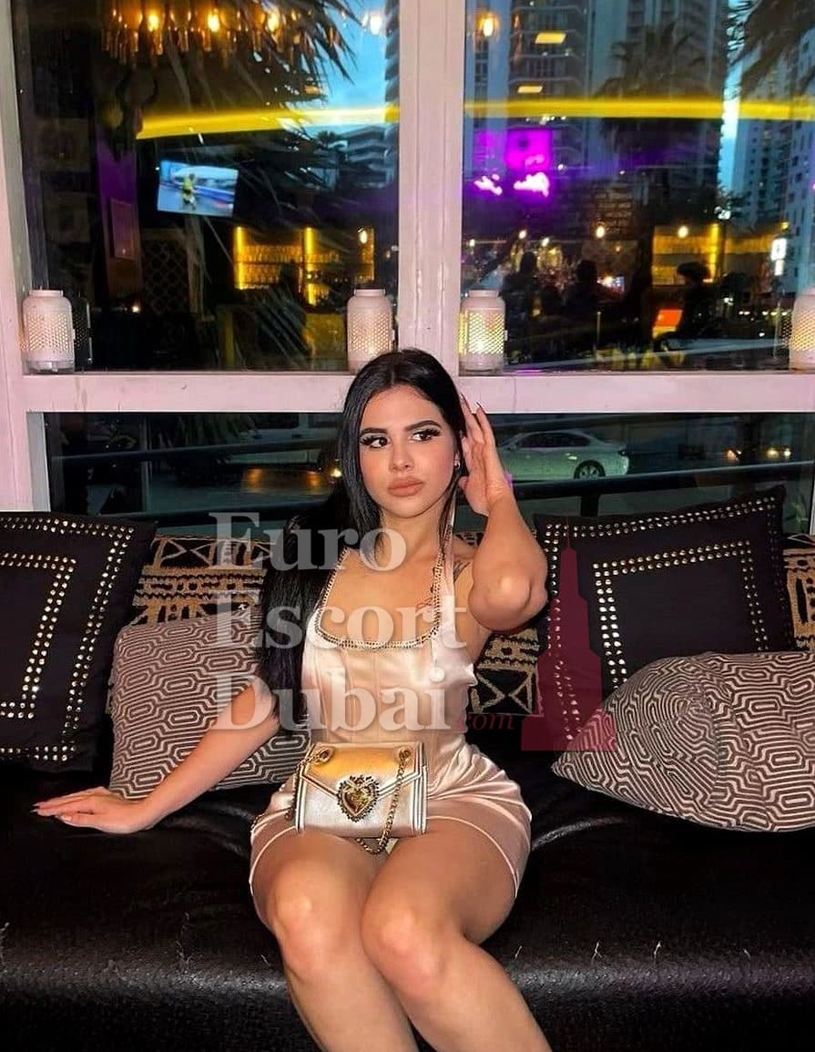 Ivona, 26, escort in Dubai — Czech, 171 cm (photo 2 of 4)