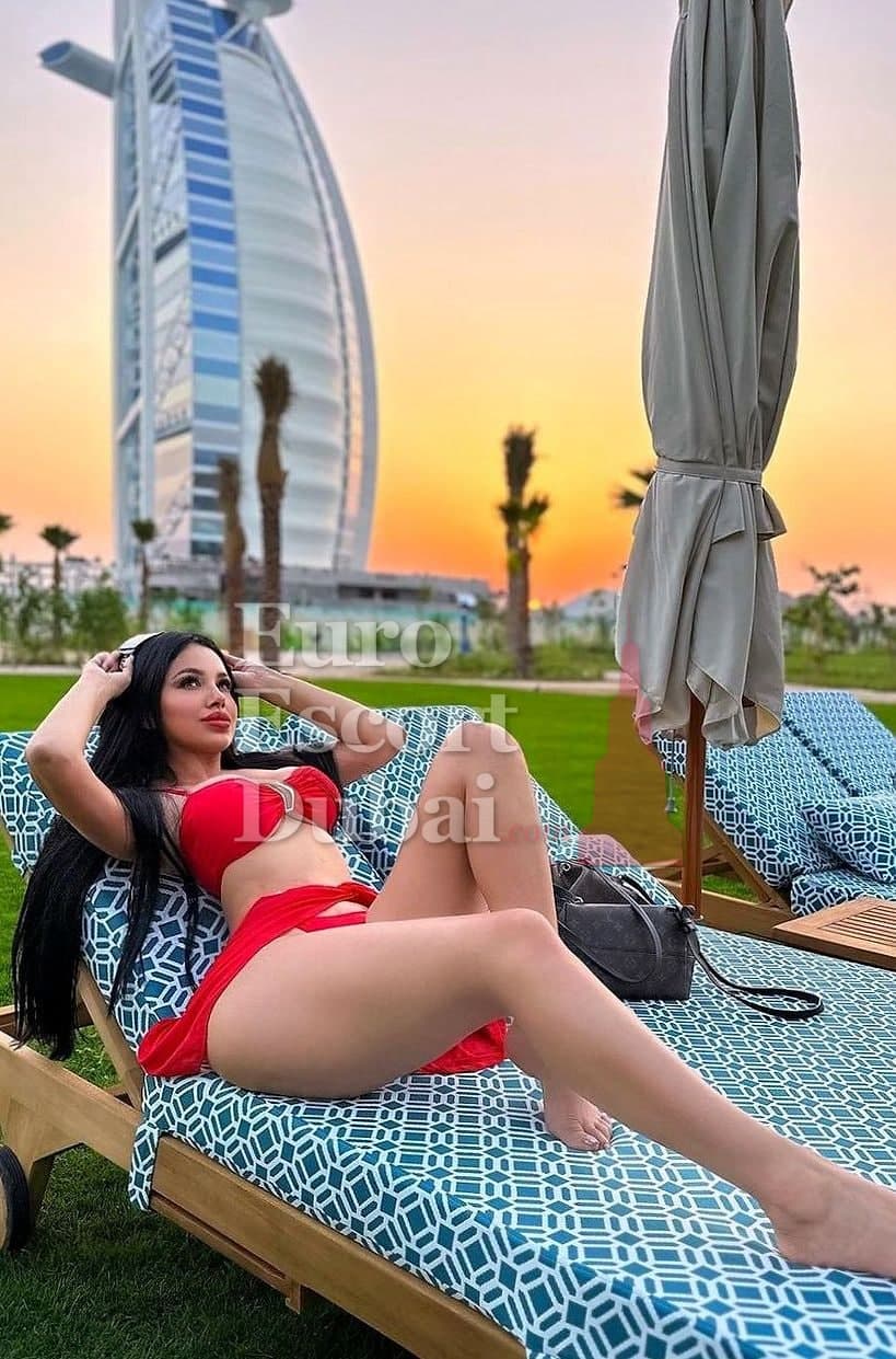 Rosalie, 26, escort in Dubai — brown hair, 166 cm (photo 3 of 7)