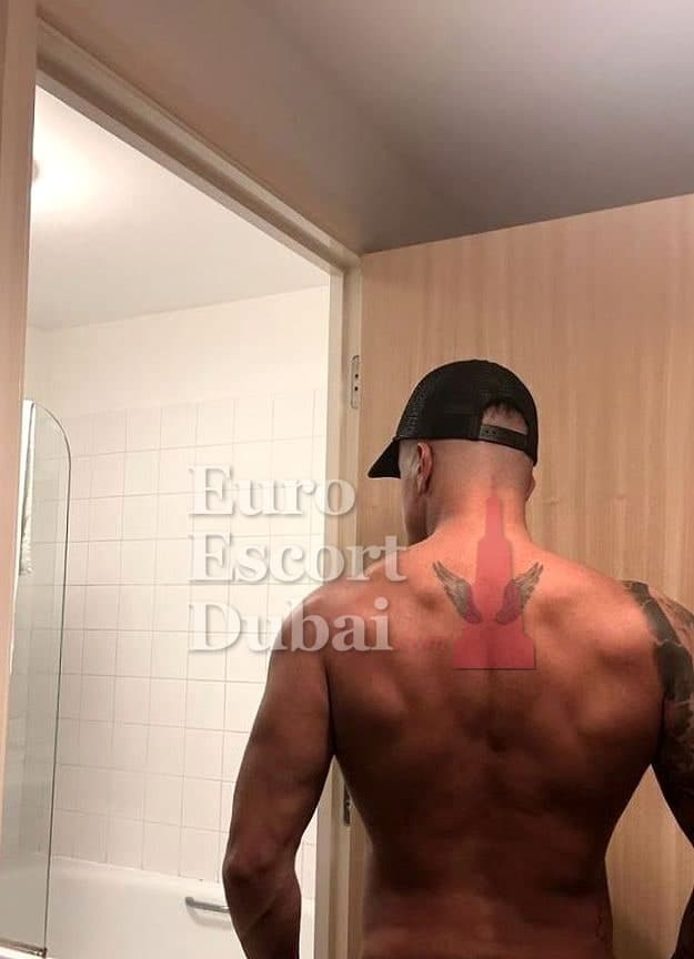Ruslan, 26, escort in Dubai — 173 cm, black hair (photo 12 of 13)