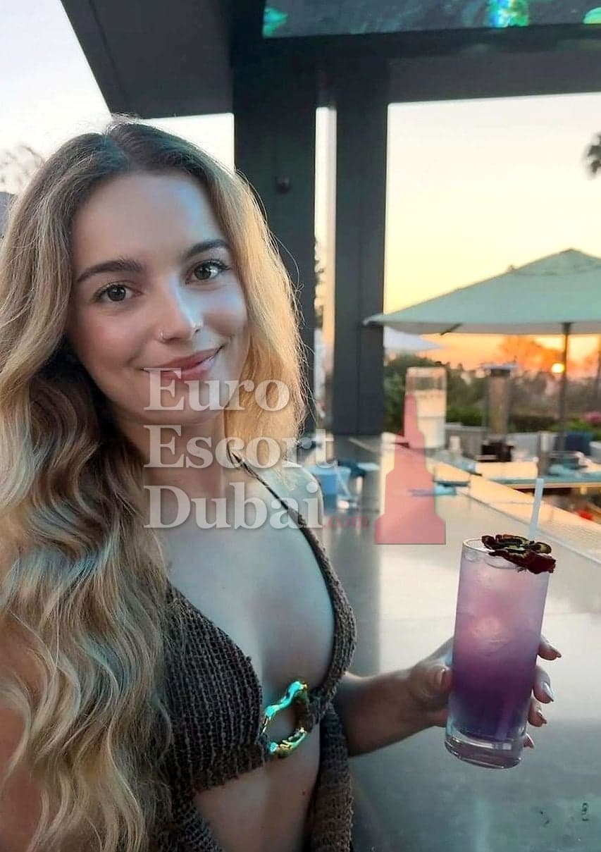 Aspasia, 20, escort in Dubai — French, 170 cm (photo 2 of 6)