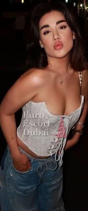 Emilie, 27, escort in Dubai — 165 cm, brown hair (photo 4 of 8)