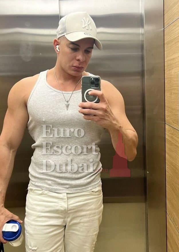 Bogdan, 27, escort in Dubai — black hair, 180 cm (photo 5 of 5)