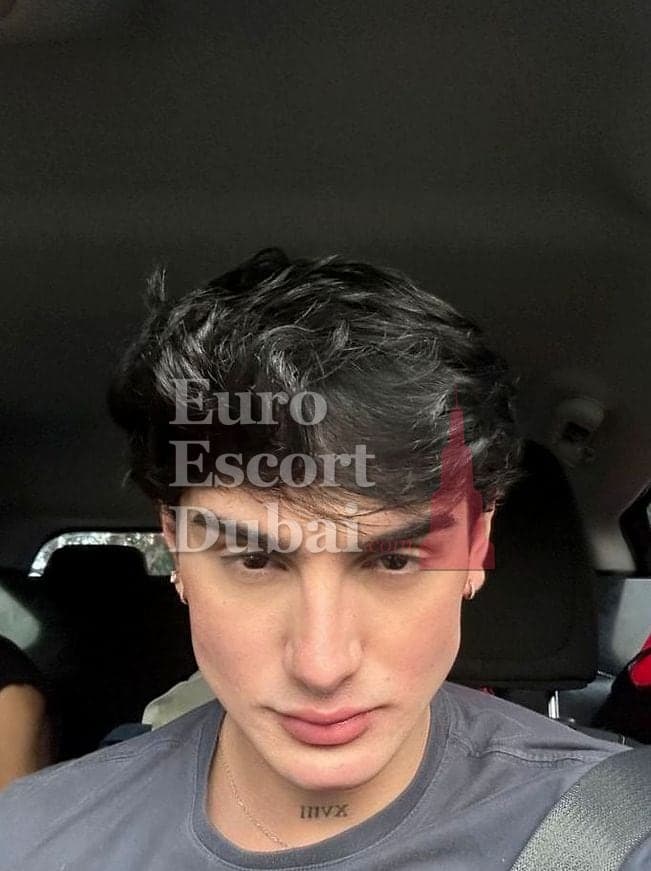 Carlos, 20, escort in Abu Dhabi — black hair, 180 cm (photo 3 of 13)