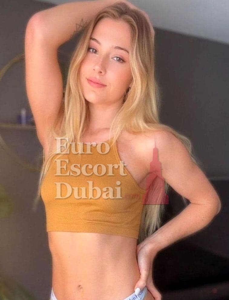 Eugenie, 29, escort in Dubai — 168 cm, blonde hair (photo 4 of 6)
