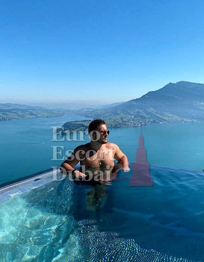 Nathan, 29, escort in Dubai — 183 cm, brown hair (photo 6 of 10)