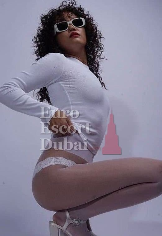 Wilma, 28, escort in Dubai — black hair, 168 cm (photo 7 of 13)