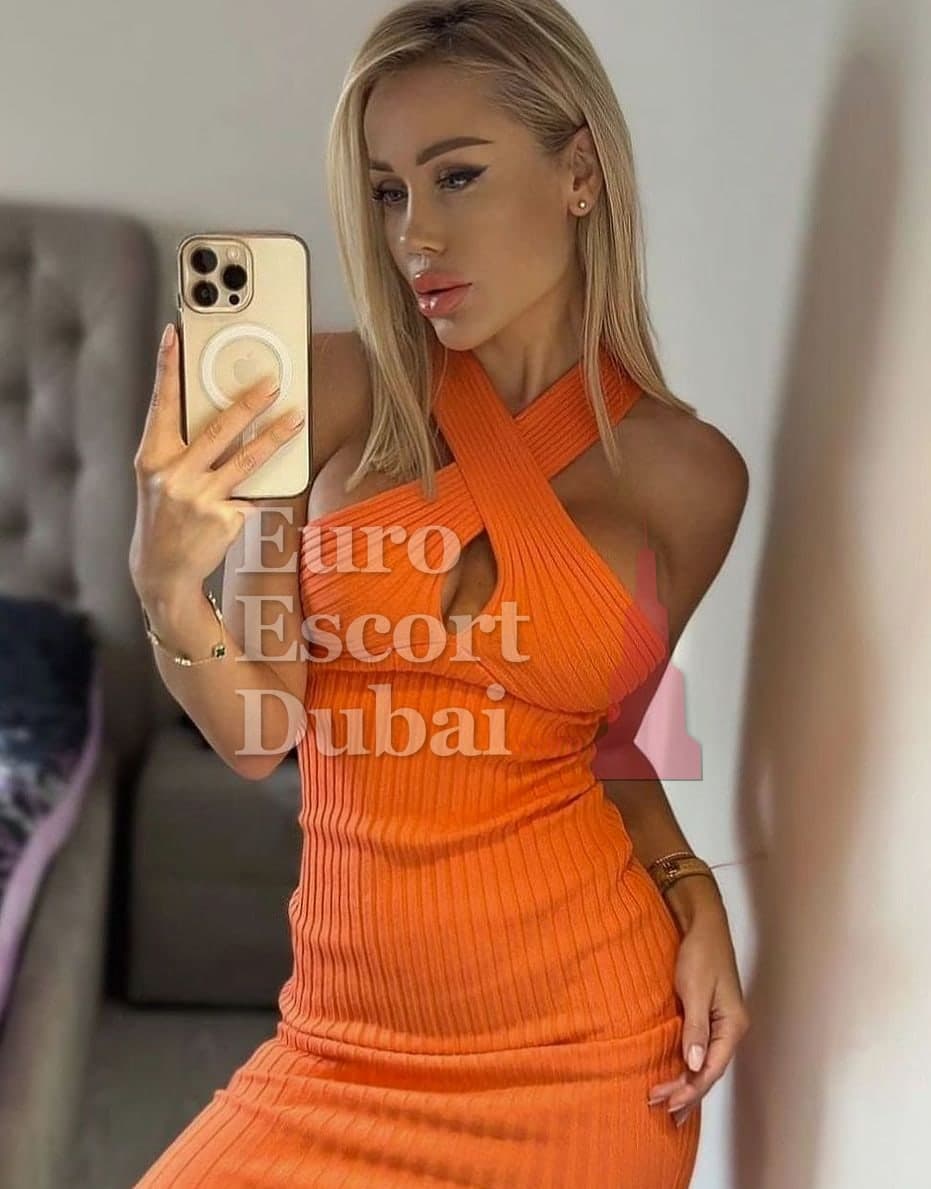 Weronika, 24, escort in Dubai — blonde hair, 170 cm (photo 3 of 8)
