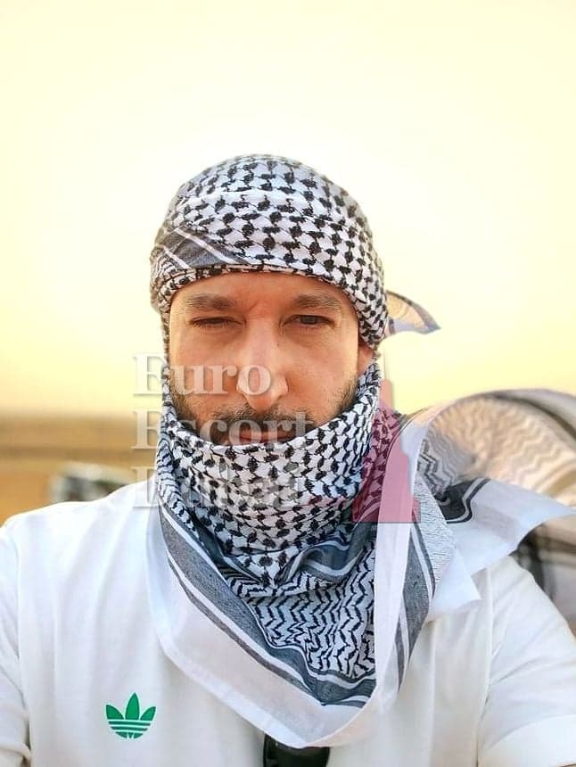 Bradley, 35, escort in Abu Dhabi — 175 cm, black hair (photo 2 of 12)